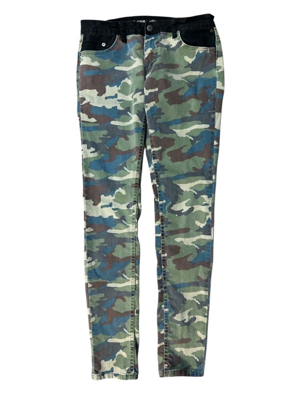 Element Denim Camo Jeans. No Size Tags. 30” Waist 8” Rise 32.5” Inseam.